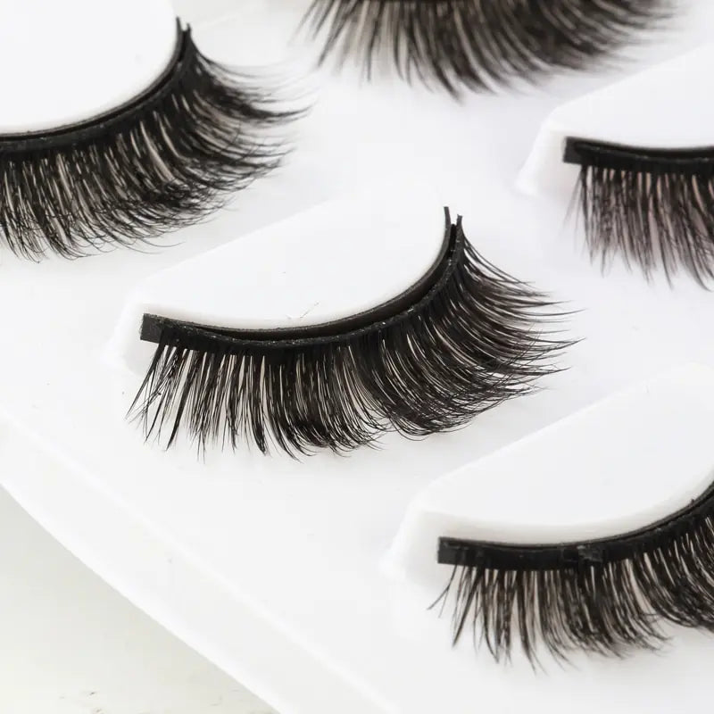 ✨ Sublimez Votre Regard avec Notre Set d'Eyeliner & Faux Cils Magnétiques ! ✨